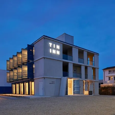 Tin - - Aus Hochwertig Ausgebauten Ueberseecontainern Hotel 3*