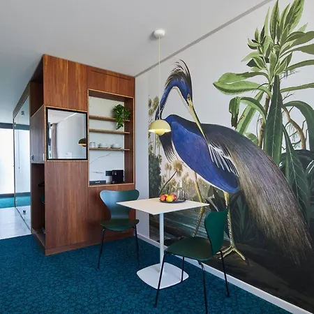 Tin - - Aus Hochwertig Ausgebauten Ueberseecontainern Hotel