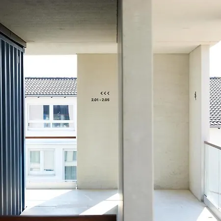 Tin - - Aus Hochwertig Ausgebauten Ueberseecontainern 3*